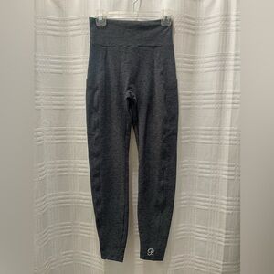 Bombshell gray leggings media pockets